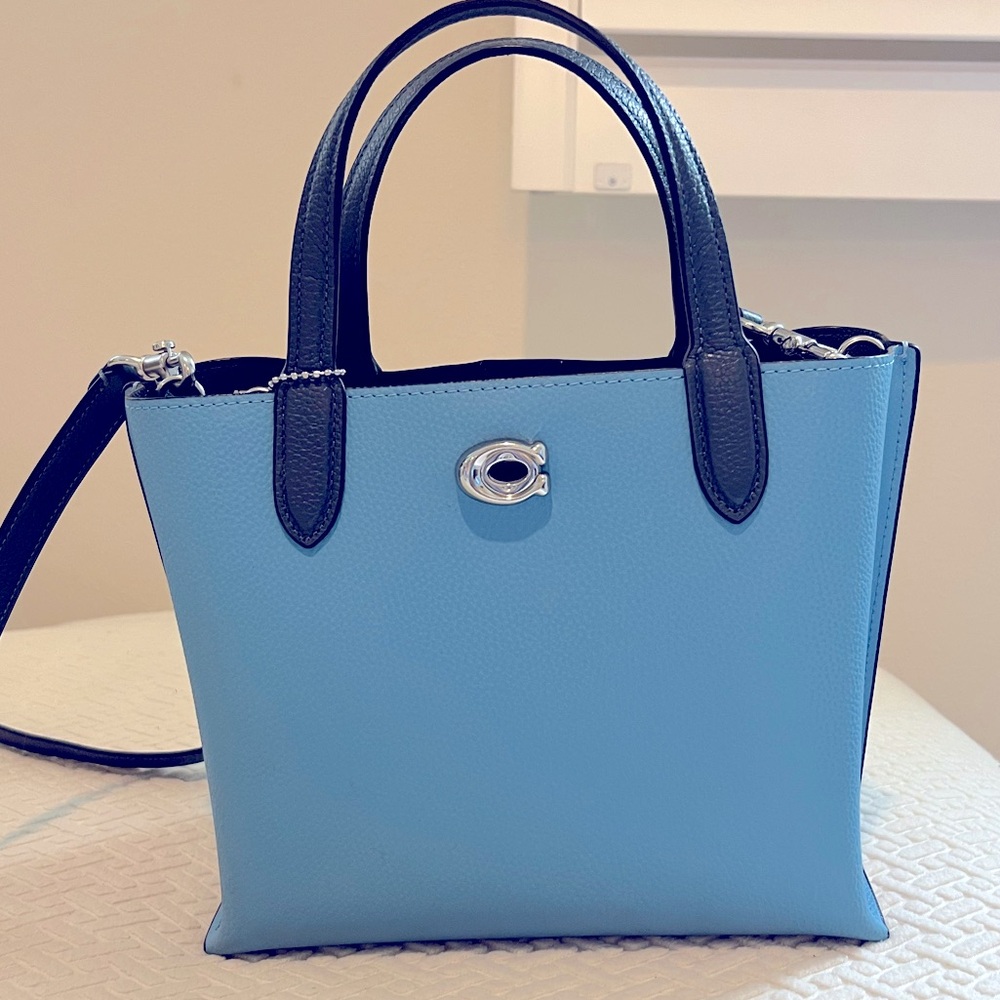 Coach Willow 24 Tote Color Block pebble blue navy bag